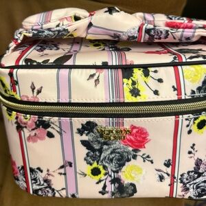 New Victoria's Secret train case